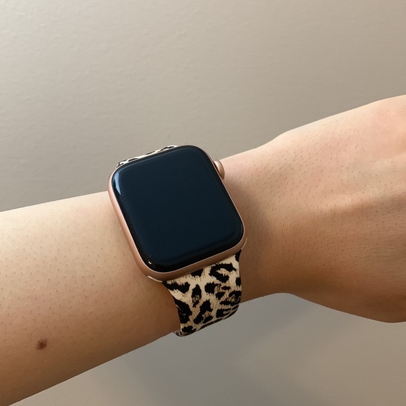 Cheetah Print Apple Watch Band - Picture 11 of 17